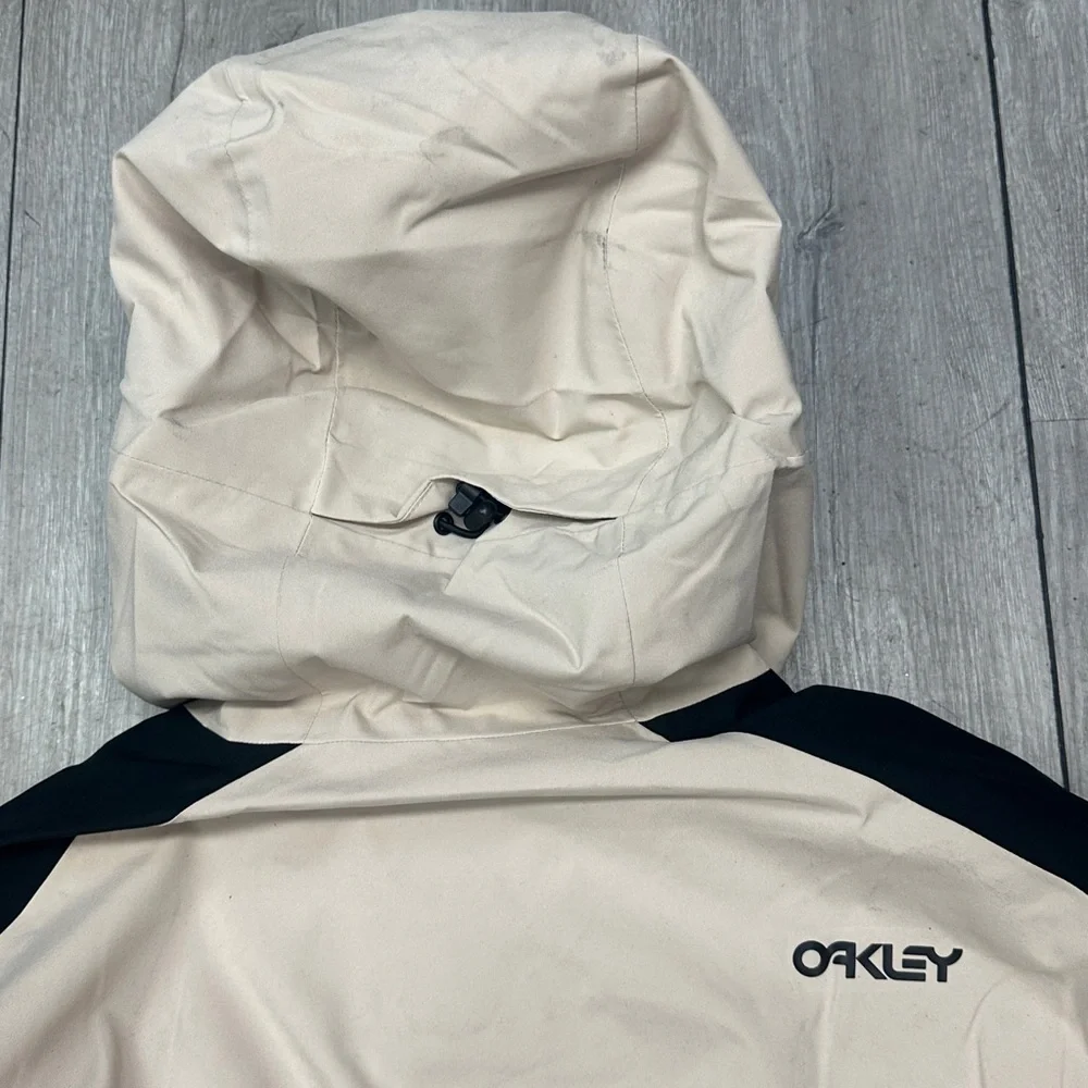 Oakley Men's Black and Cream Ski Jacket - Picture 14 of 14